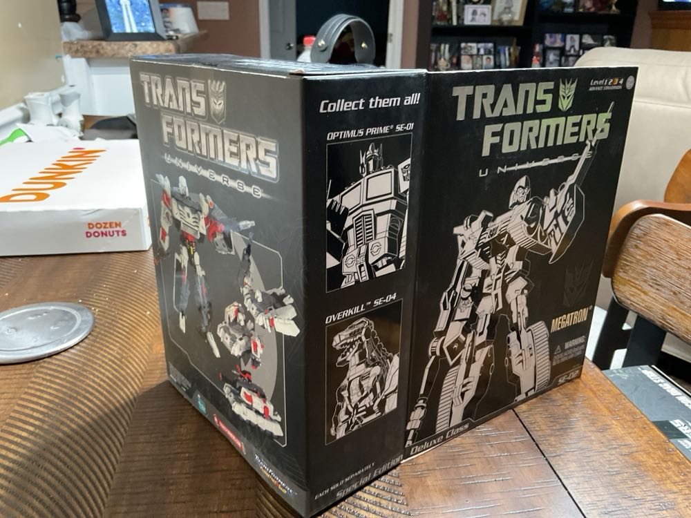 Transformers Special Edition Universe Megatron - Hasbro (Deluxe Class) action figure collectible [Barcode 653569388869] - Main Image 4