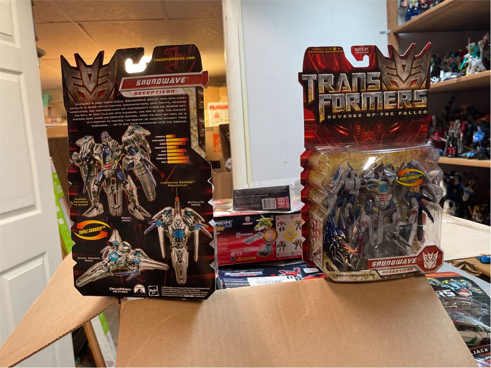 Transformers: Soundwave - Hasbro (Transformers Revenge Of The Fallen) action figure collectible [Barcode 653569395577] - Main Image 3