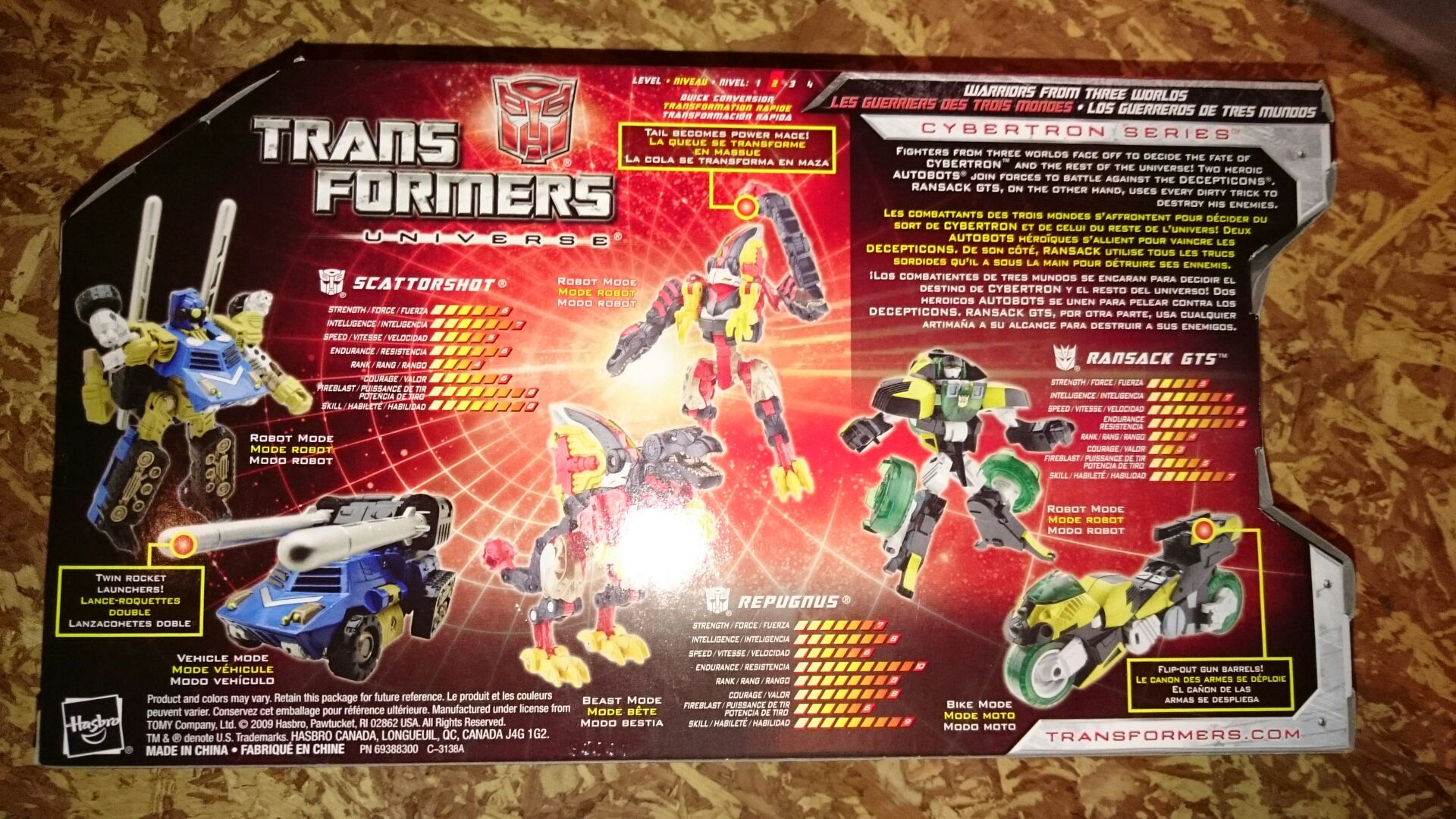 warriors from three worlds  (Transformers Universe) action figure collectible [Barcode 653569426127] - Main Image 2
