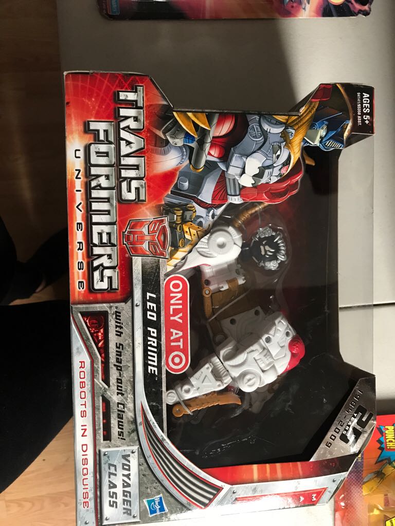 Transformers Universe - Leo Prime With Snap-out Claws  - Hasbro (Transformers Universe) action figure collectible [Barcode 653569444183] - Main Image 1