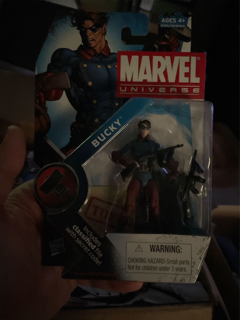 Bucky - Hasbro (Marvel Universe) action figure collectible [Barcode 653569478171] - Main Image 3