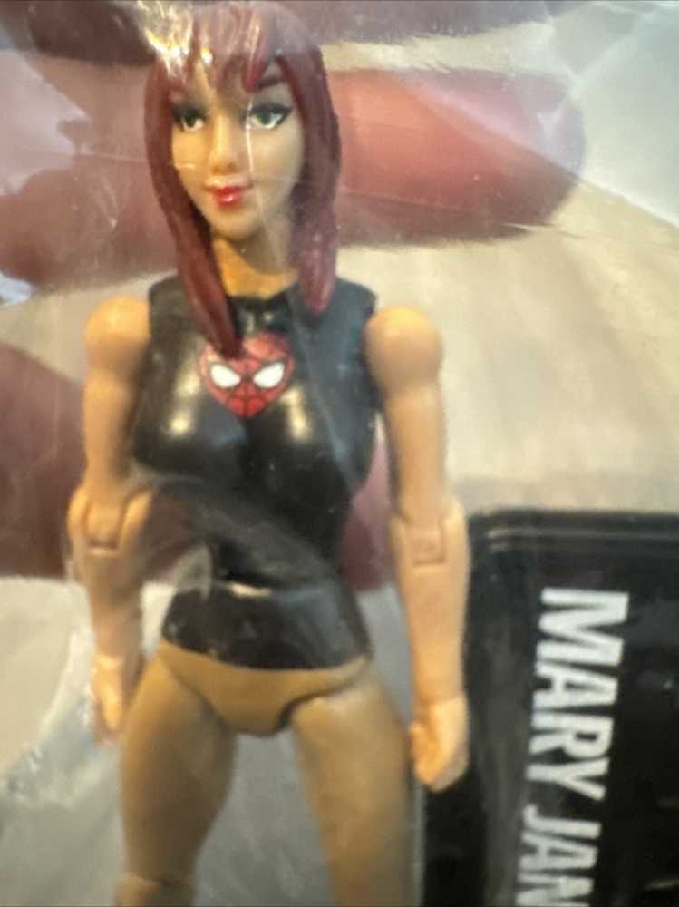 Mary Jane Watson - Hasbro (Marvel Universe) action figure collectible [Barcode 653569510192] - Main Image 4