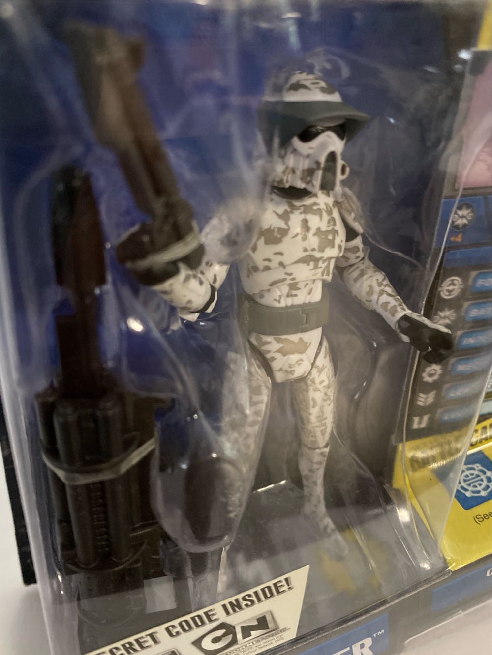 Jungle Camo Art Trooper - Hasbro (The Clone Wars - Galatic Battle Game) action figure collectible [Barcode 653569514305] - Main Image 4