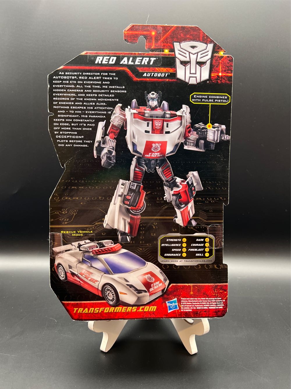 Red Alert - Hasbro (Generations) action figure collectible [Barcode 653569516569] - Main Image 2