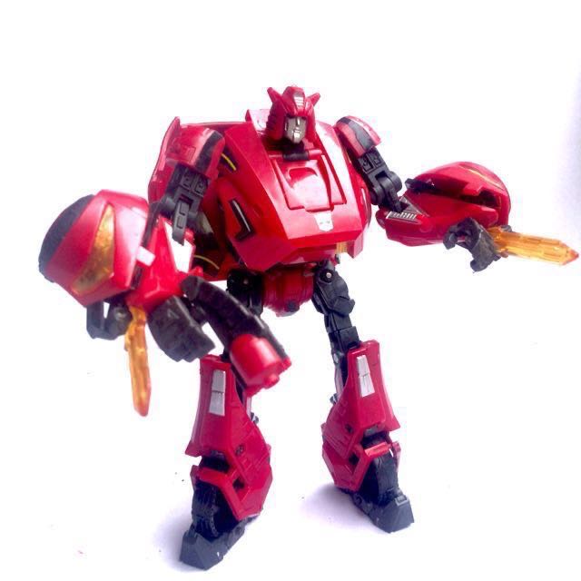 Transformers Generations: Cliffjumper - Hasbro (Generations) action figure collectible [Barcode 653569558316] - Main Image 3