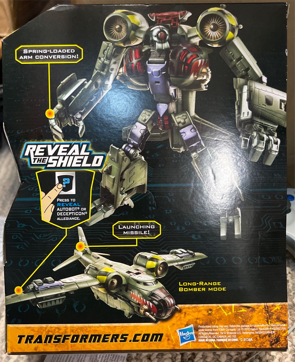 LUGNUT - Hasbro (Reveal The Shield) action figure collectible [Barcode 653569558330] - Main Image 4