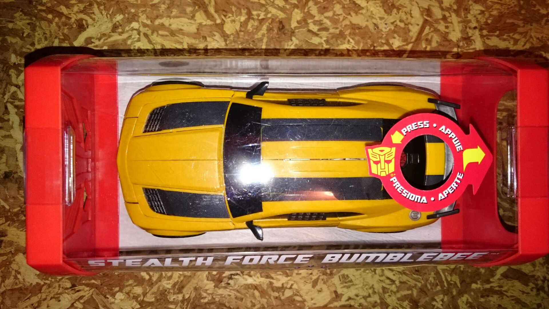 Stealth Force Bumblebee  (Transformers DOTM) action figure collectible [Barcode 653569589013] - Main Image 2