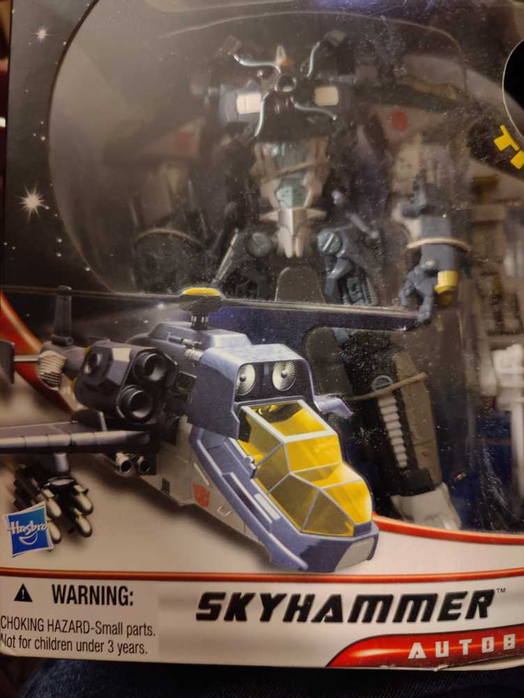 Skyhammer - Voyager Class - Hasbro (Transformers) action figure collectible [Barcode 653569591436] - Main Image 3