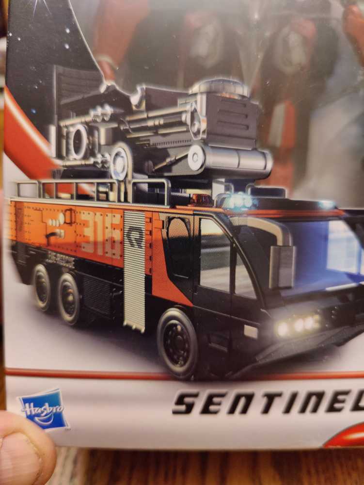 Sentinel Prime DOTM - Hasbro (Voyager) action figure collectible [Barcode 653569594963] - Main Image 3