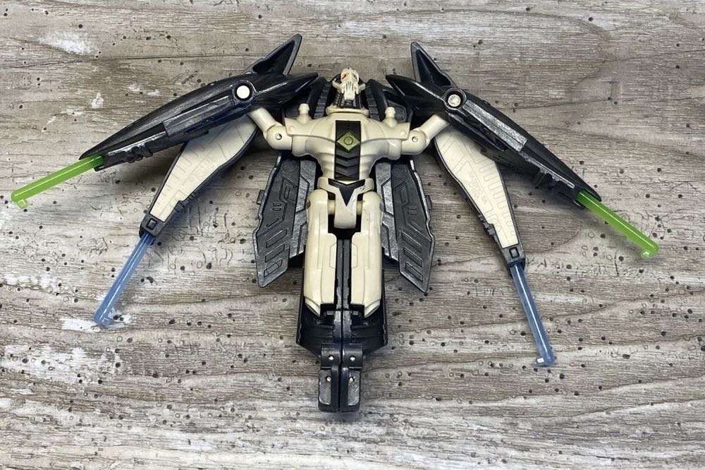 General Grievous to> Grievous’ Starfighter  (Star Wars - Transformers Crossovers) action figure collectible [Barcode 653569627890] - Main Image 2