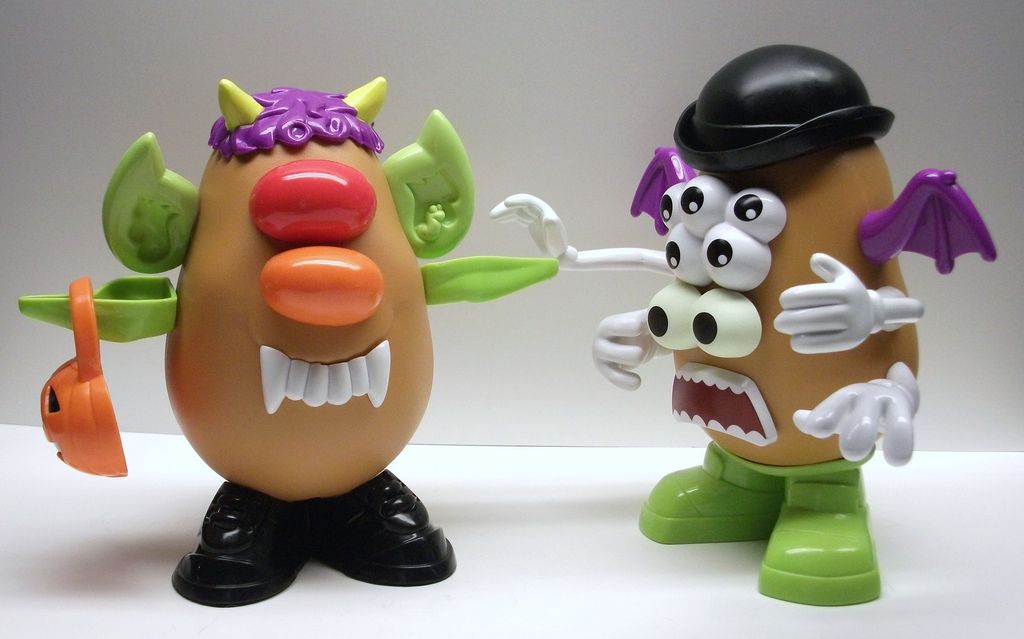 Potato Heads Halloween: MONSTER MASH - Playskool/Hasbro (Halloween Adventures) action figure collectible [Barcode 653569647249] - Main Image 2