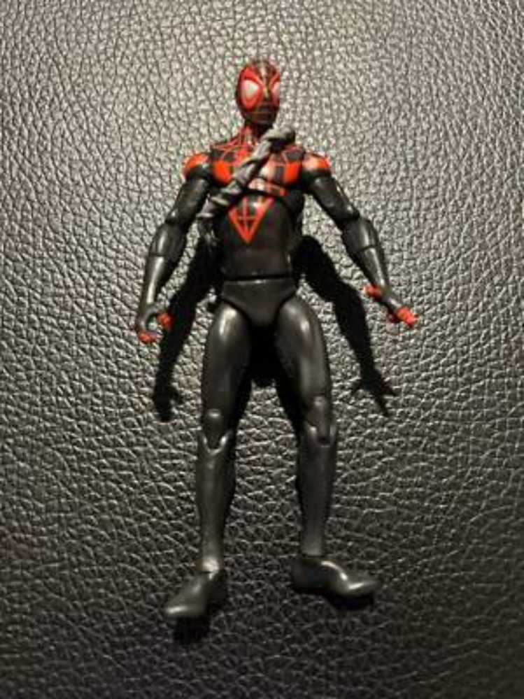Miles Morales - Hasbro (Marvel Universe) action figure collectible [Barcode 653569665724] - Main Image 3