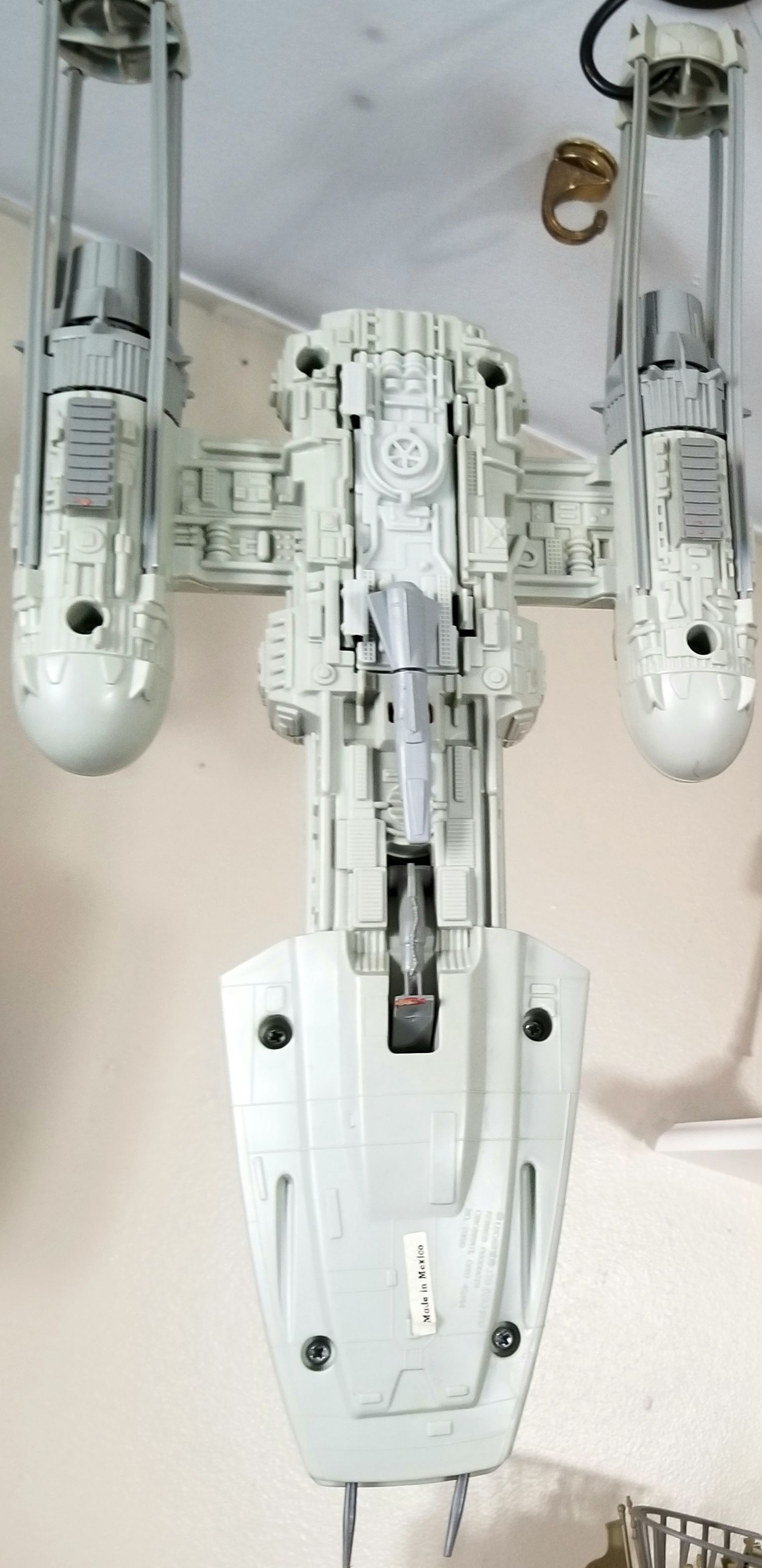 Y-Wing Fighter - Hasbro (Star Wars: Episode VI - Return Of The Jedi) action figure collectible [Barcode 653569674573] - Main Image 2