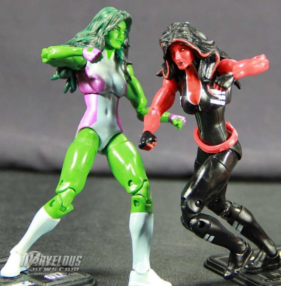 She-Hulk - Hasbro (Marvel Universe) action figure collectible [Barcode 653569699309] - Main Image 3