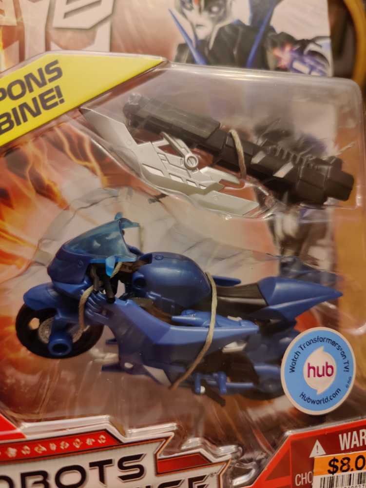 Arcee - Hasbro (Transformers: Prime) action figure collectible [Barcode 653569722359] - Main Image 3