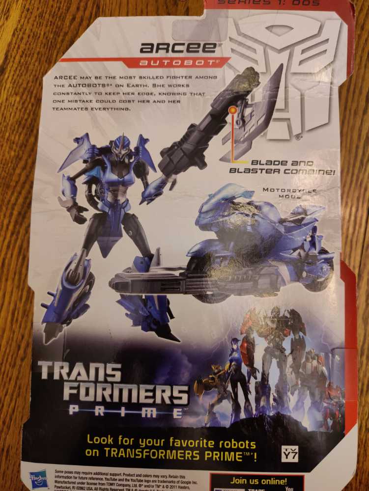 Arcee - Hasbro (Transformers: Prime) action figure collectible [Barcode 653569722359] - Main Image 4
