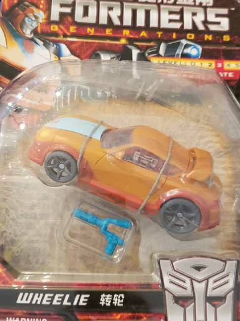 Wheelie - Hasbro (Transformers: Asia Exclusive (GDO)) action figure collectible [Barcode 653569734390] - Main Image 2