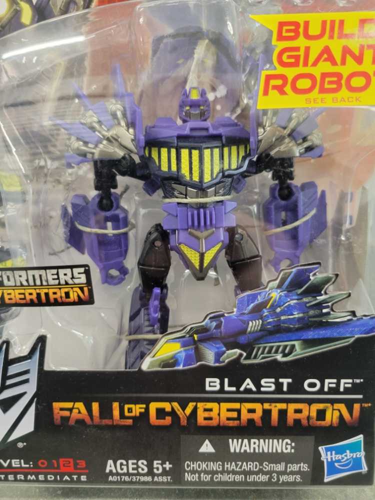 Transformers Generations Fall Of Cybertron: Bruticus Blast Off - Hasbro (Generations War For Cybertron) action figure collectible [Barcode 653569771074] - Main Image 2