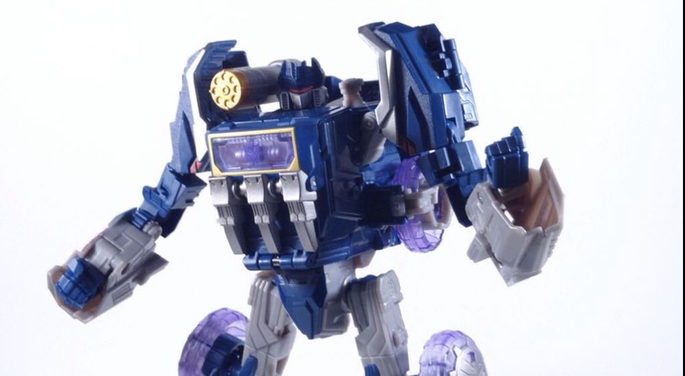 Soundwave - Hasbro (Transformers: Fall of Cybertron) action figure collectible [Barcode 653569782131] - Main Image 4