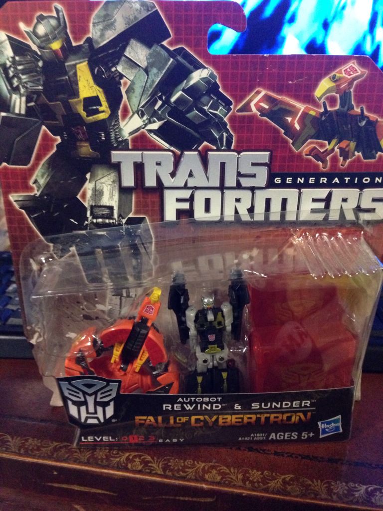FOC Rewind & Sunder - Hasbro (Transformers Generations) action figure collectible [Barcode 653569796794] - Main Image 1