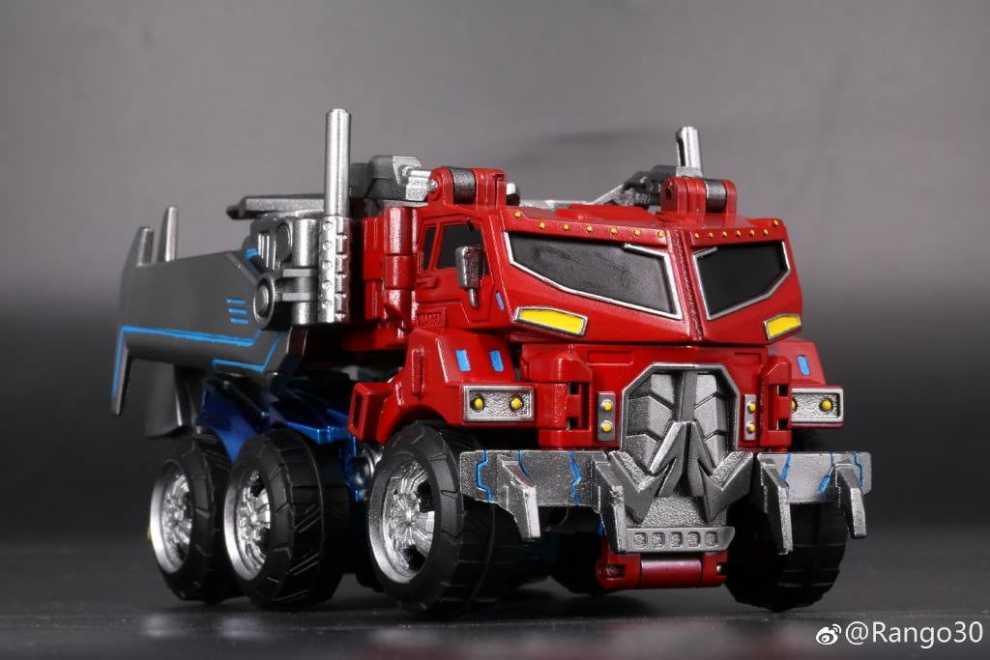 Optimus Prime - Hasbro (Transformers Prime) action figure collectible [Barcode 653569809838] - Main Image 3