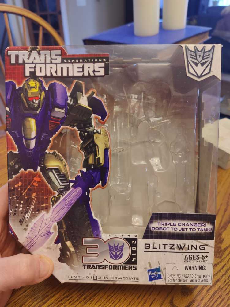 BLITZWING  - Hasbro (Voyager Class) action figure collectible [Barcode 653569845737] - Main Image 4