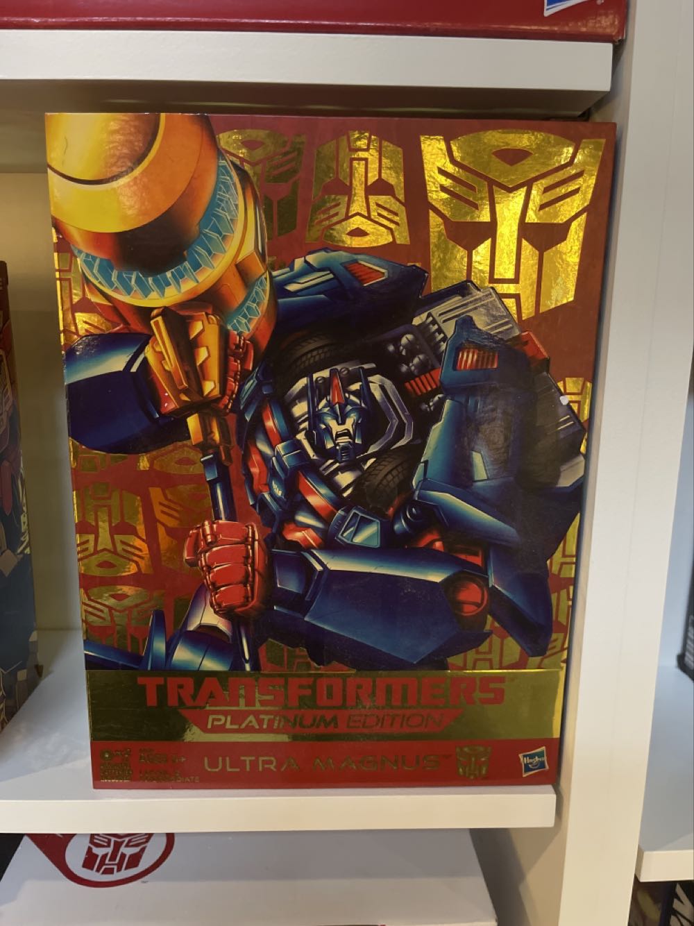 Transformers Platinum Edition Ultra Magnus - Hasbro (Platinum Edition) action figure collectible [Barcode 653569864226] - Main Image 3
