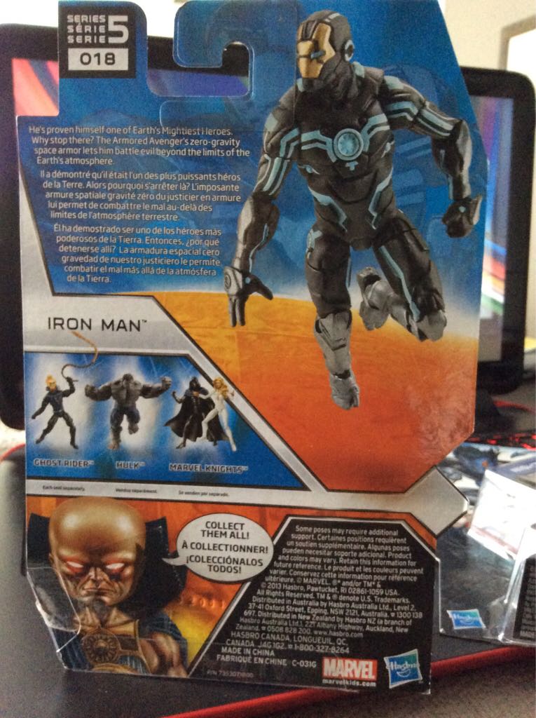 Iron Man (Black & Blue) - Hasbro (Marvel Universe) action figure collectible [Barcode 653569889502] - Main Image 2