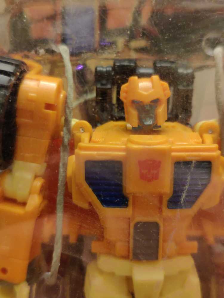 Scoop w/ Caliburst & Holepunch - Hasbro (The Transformers) action figure collectible [Barcode 653569923787] - Main Image 3
