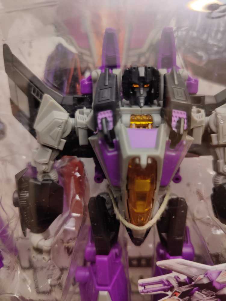 Transformers Thrilling 30 Skywarp - Hasbro (Transfomers Fall Of Cybertron) action figure collectible [Barcode 653569923800] - Main Image 3