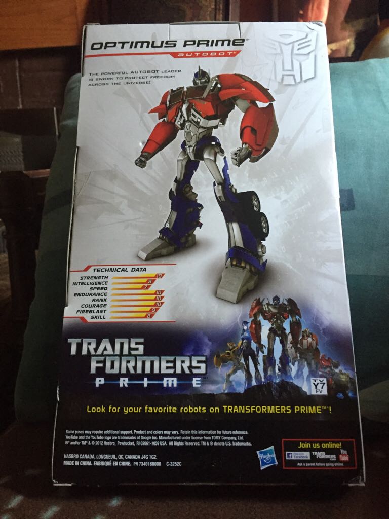 Optimus Prime  (Transformers Prime) action figure collectible [Barcode 653569925026] - Main Image 2