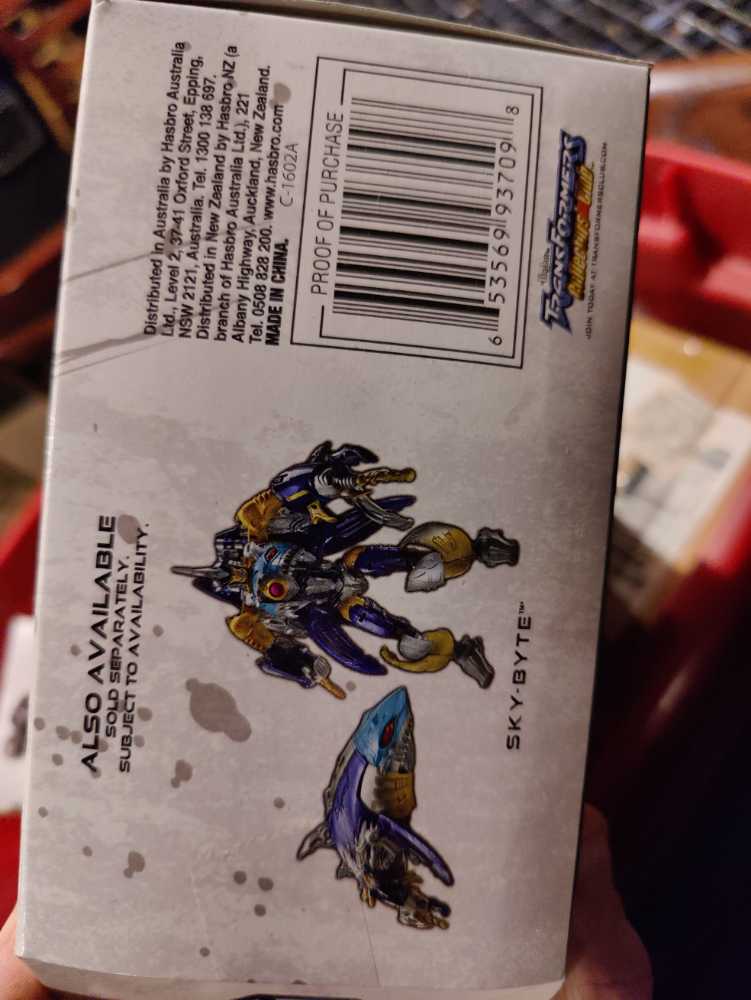 Transformers Generations: Roadbuster - Hasbro (Transformers Generations) action figure collectible [Barcode 653569937098] - Main Image 3