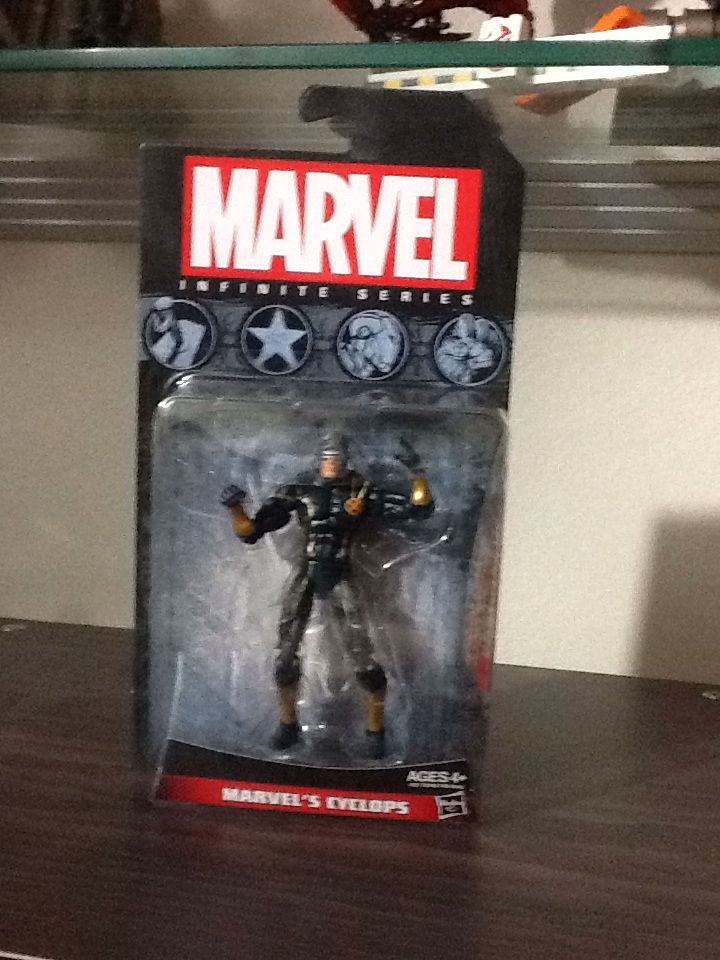 Cyclops - Hasbro (X-Men) action figure collectible [Barcode 653569981398] - Main Image 2