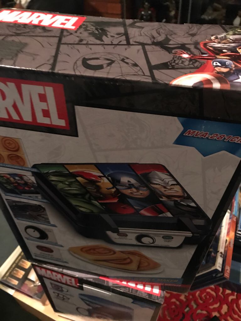 Marvel 4 Character Waffle Iron  action figure collectible [Barcode 655772014634] - Main Image 2