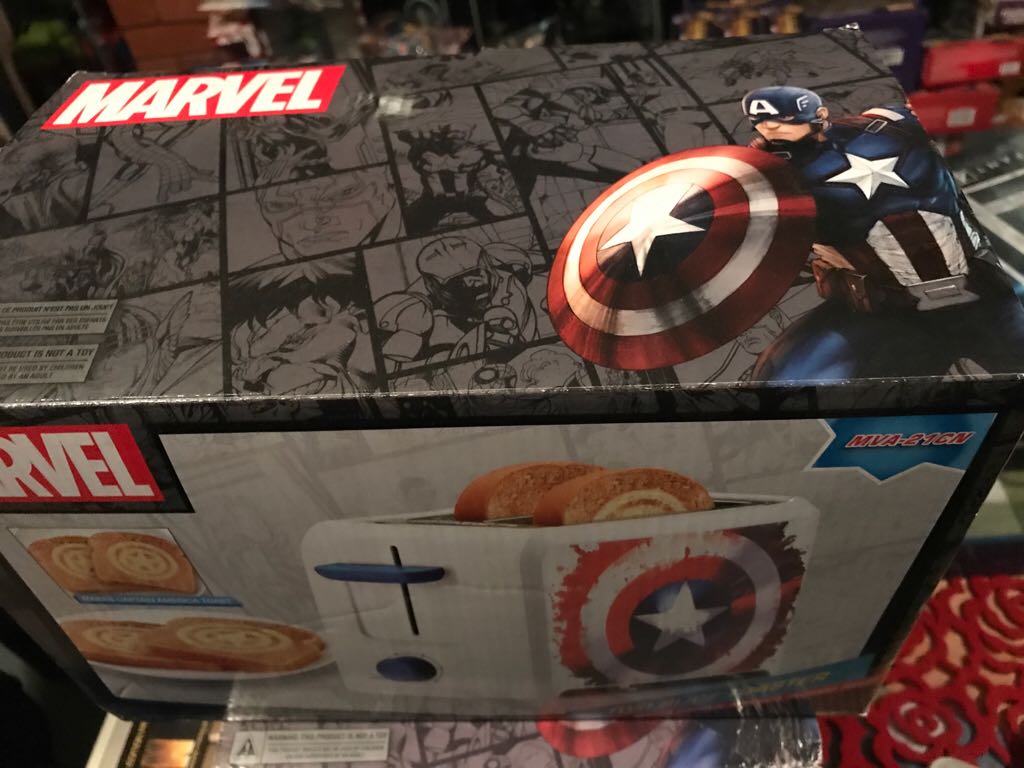 Marvel Two Slice Toaster  action figure collectible [Barcode 655772015785] - Main Image 2