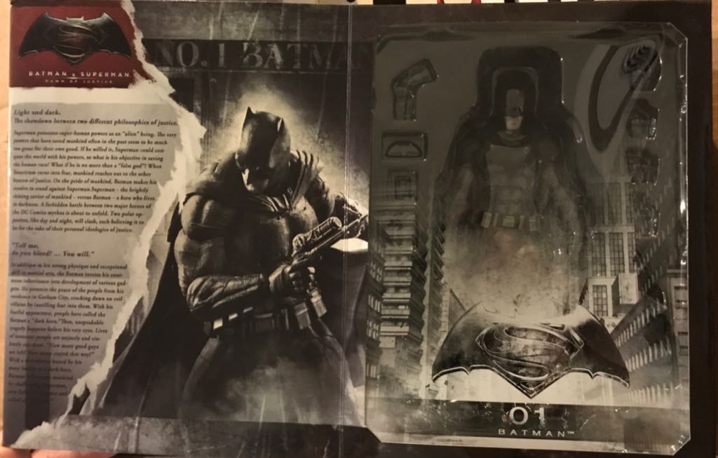 Batman - Play Arts Kai (Batman Vs Superman: Dawn Of Justice) action figure collectible [Barcode 662248817040] - Main Image 2