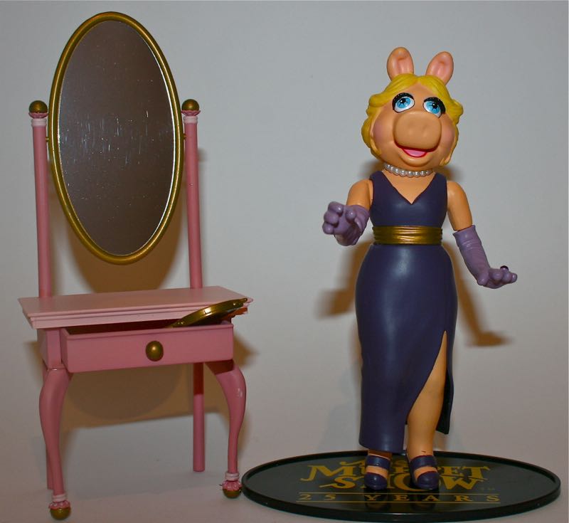 Muppet Show - Miss Piggy, The - Palisades (Tv Series) action figure collectible [Barcode 666620120957] - Main Image 2