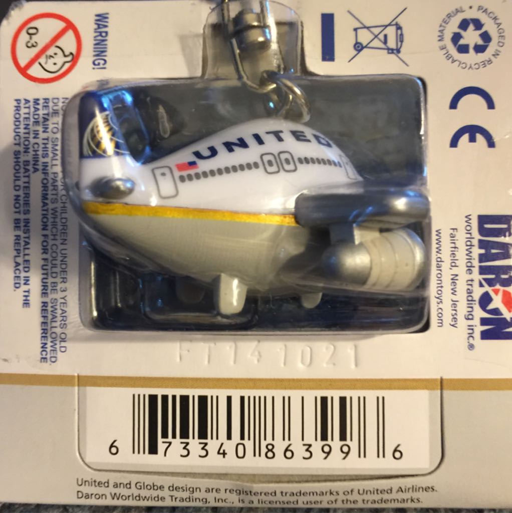 Keychains - Airplanes - Daron Worldwide Trading, INC (United Airlines) action figure collectible [Barcode 673340863996] - Main Image 2