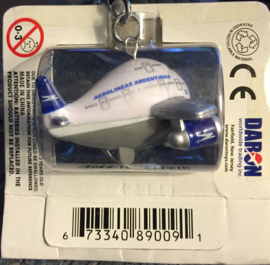Keychains - Airplanes - Daron Worldwide Trading, INC (Aerolineas Aregntinas) action figure collectible [Barcode 673340890091] - Main Image 2