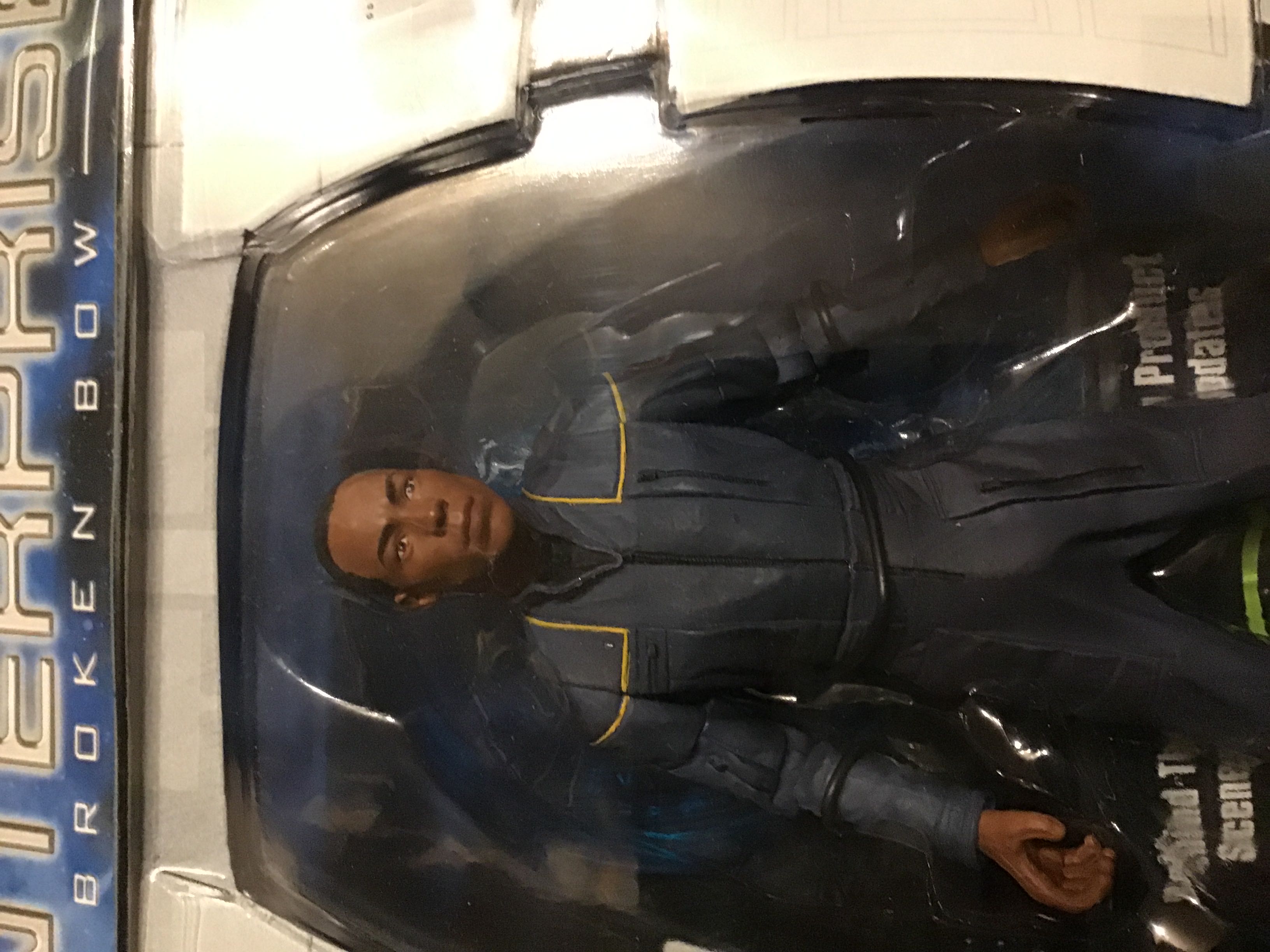 A- Ensign Travis Mayweather - Art Asylum (Star Trek Enterprise - Broken Bow) action figure collectible [Barcode 687203852034] - Main Image 2