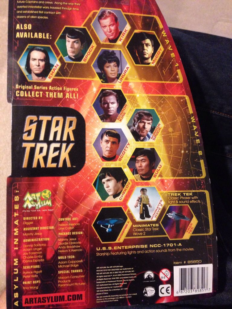 Captain Kirk - Art Asylum (Star Trek) action figure collectible [Barcode 687203858517] - Main Image 2