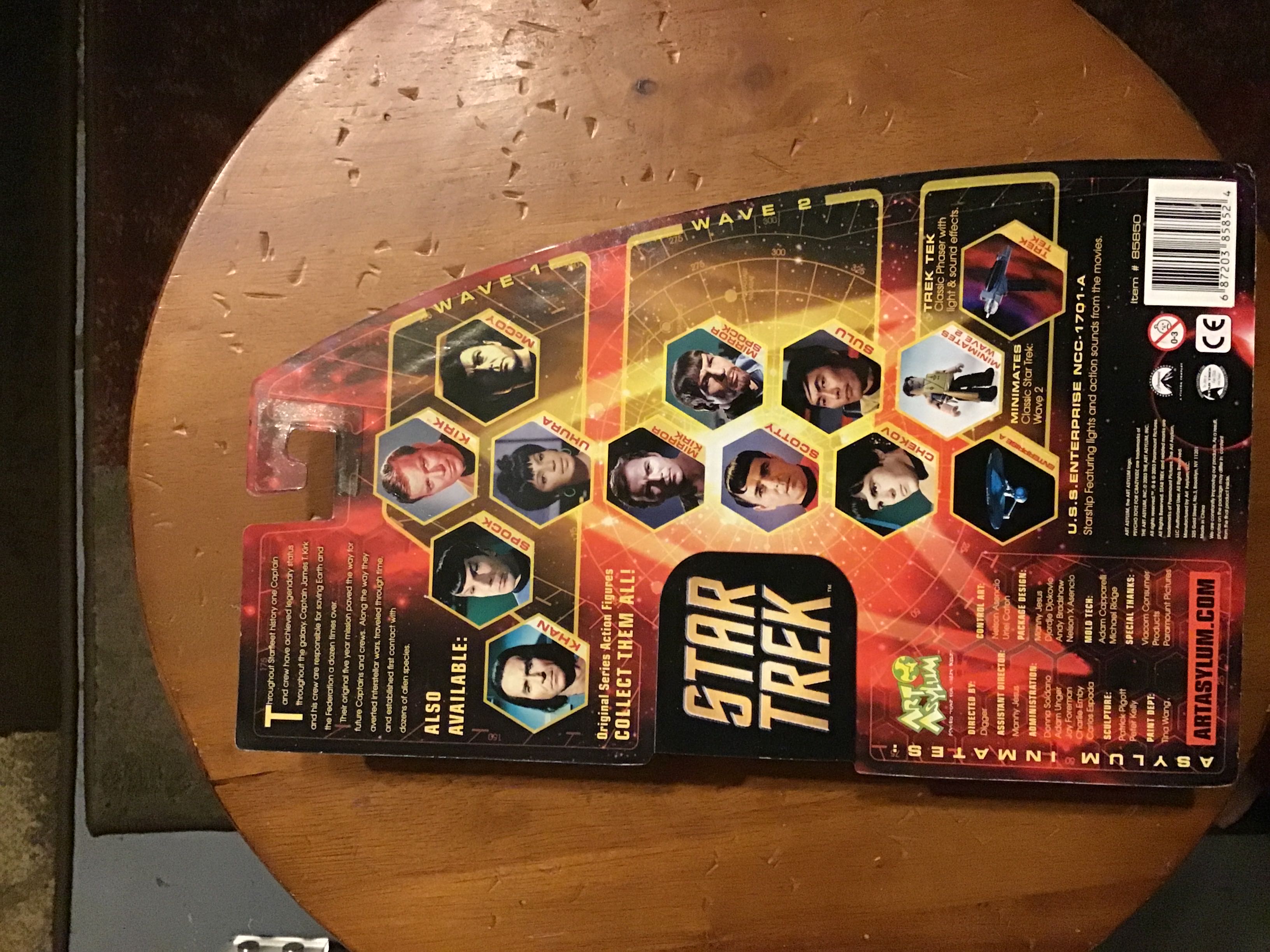 Dr. McCoy - Art Asylum (Classic Star Trek) action figure collectible [Barcode 687203858524] - Main Image 3