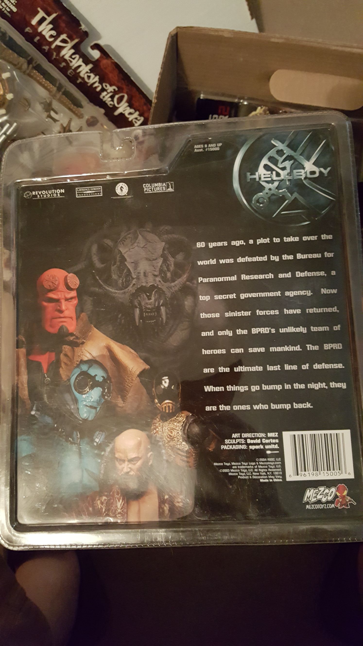 Hellboy Rasputin with Baby Hellboy  (Hellboy) action figure collectible [Barcode 696198150056] - Main Image 2