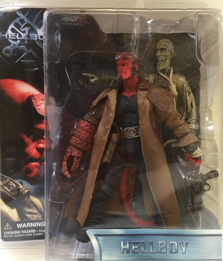Hellboy, Hellboy with Igor the Russian Corpse - Mezco Toys (Comic Book Heroes) action figure collectible [Barcode 696198150087] - Main Image 1