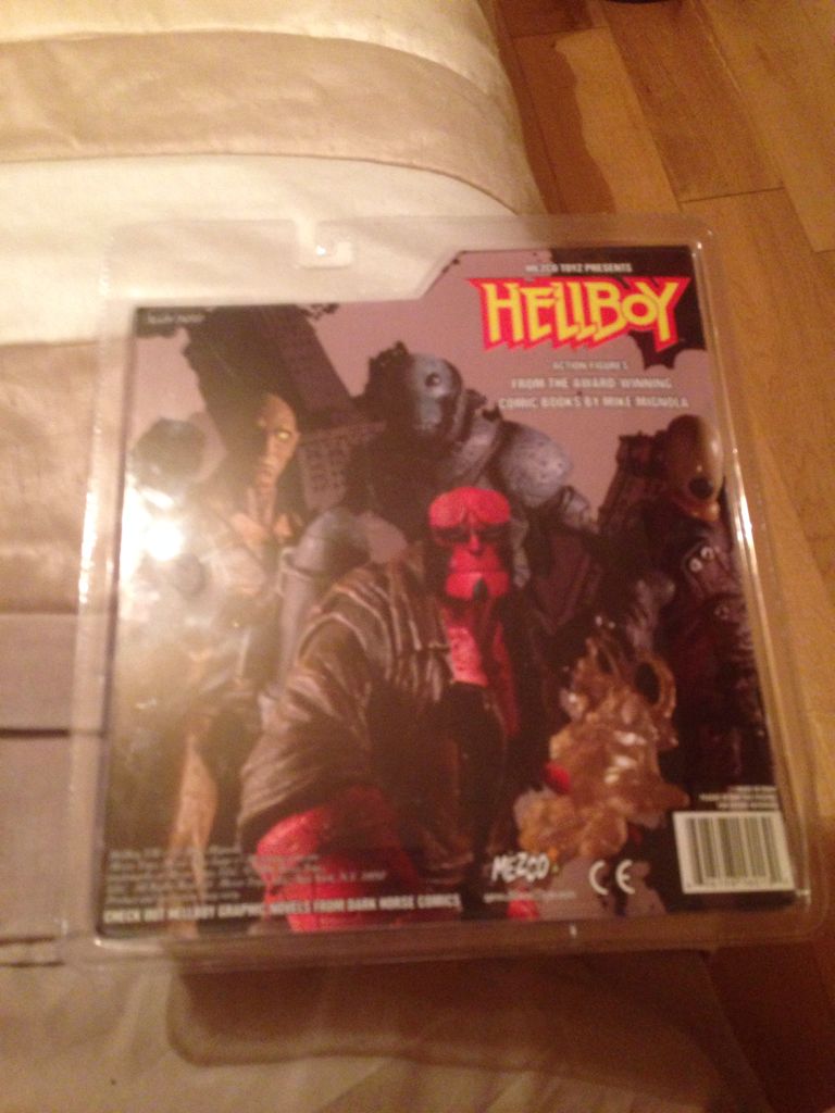 Roger - Mezco (Hellboy Figures) action figure collectible [Barcode 696198160130] - Main Image 2