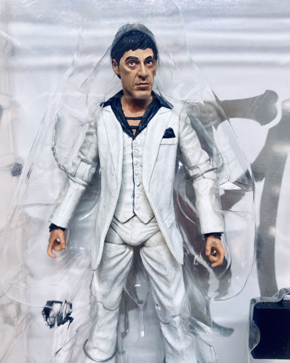 Mezco Toys Scarface : The Player - Mezco Toyz action figure collectible [Barcode 696198198218] - Main Image 4