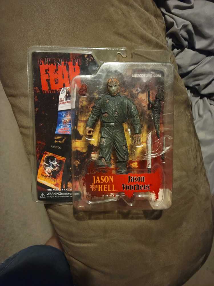Friday The 13th: Jason Voorhees - Mezco (Jason Goes to Hell: The Final Friday) action figure collectible [Barcode 696198250244] - Main Image 3