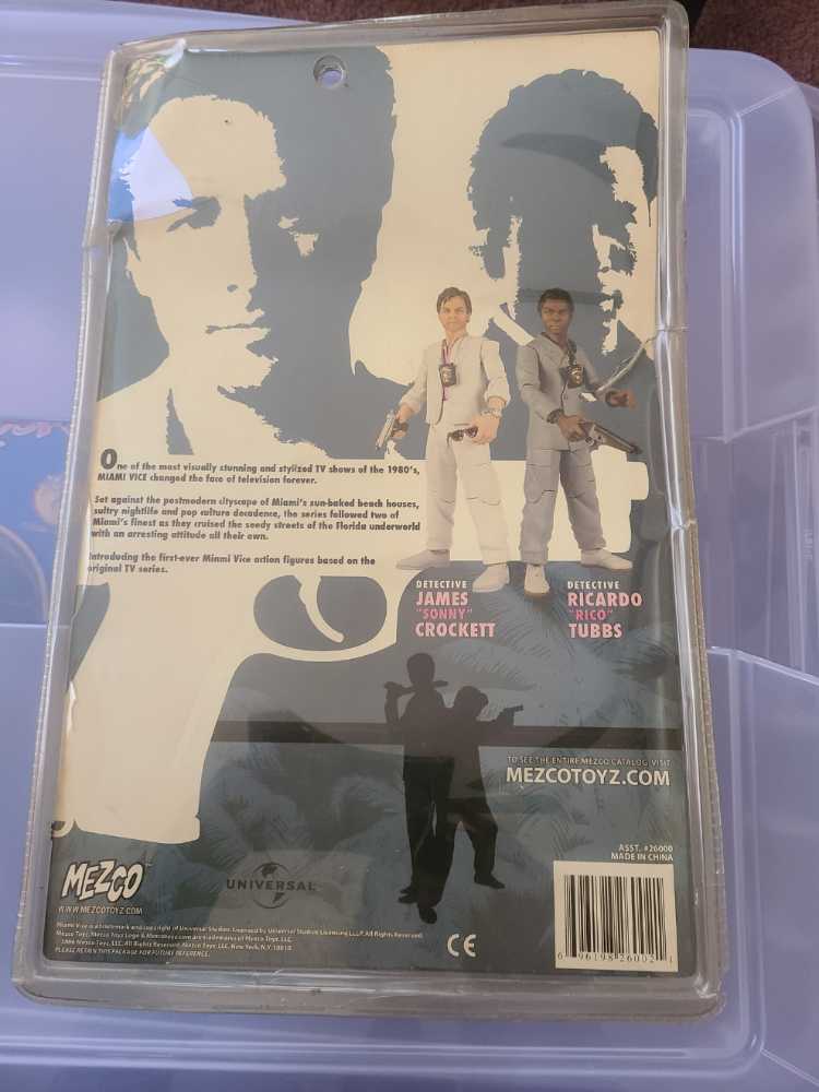 Mezco Toys Miami Vice Rico Tubbs - Mezco (Tv Series) action figure collectible [Barcode 696198260021] - Main Image 3