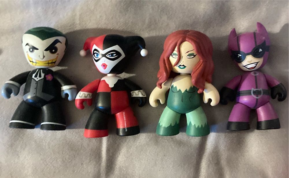 Harley Quinn  - Mezco Toys (Gotham City Villains) action figure collectible [Barcode 696198380200] - Main Image 2