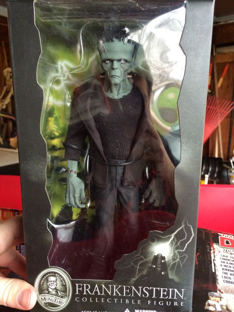Frankenstein 9” - Mezco Toyz (Universal Monsters) action figure collectible [Barcode 696198631012] - Main Image 1